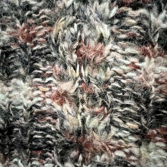 Hand knit wool calico sweater - Picture 3 of 4